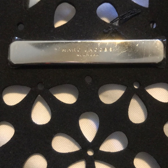 BNWT Marc Jacobs laser cut tote.🦄❤️🖤 - Picture 7 of 8